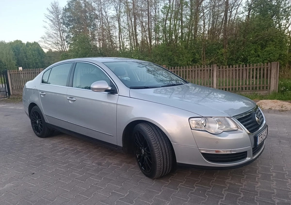 Volkswagen Passat cena 18500 przebieg: 301700, rok produkcji 2009 z Brzostek małe 92